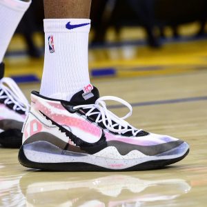 @EasyMoneySniper pulled out a new Nike KD12 during shoot around today in Oakland...