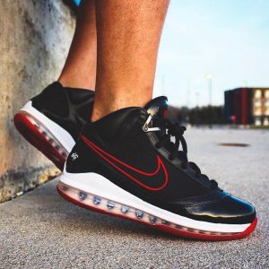 Should LeBron James honor MJ with a retro release of the Nike Air Max LeBron 7 "...