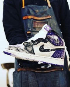 Sundays are for cleaning sneakers 
What’s your dirtiest pair of kicks?...