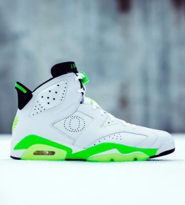 Jordan Brand laced @oregonwbb with their very own Air Jordan 6 PE. Swipe left to...